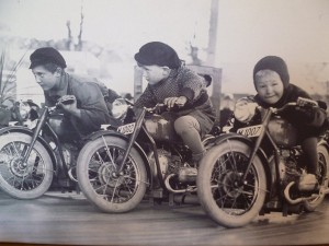 Enfin je ne peux pas résister au plaisir de vous montrer ces R66 de manège et la frimousse des futurs motards